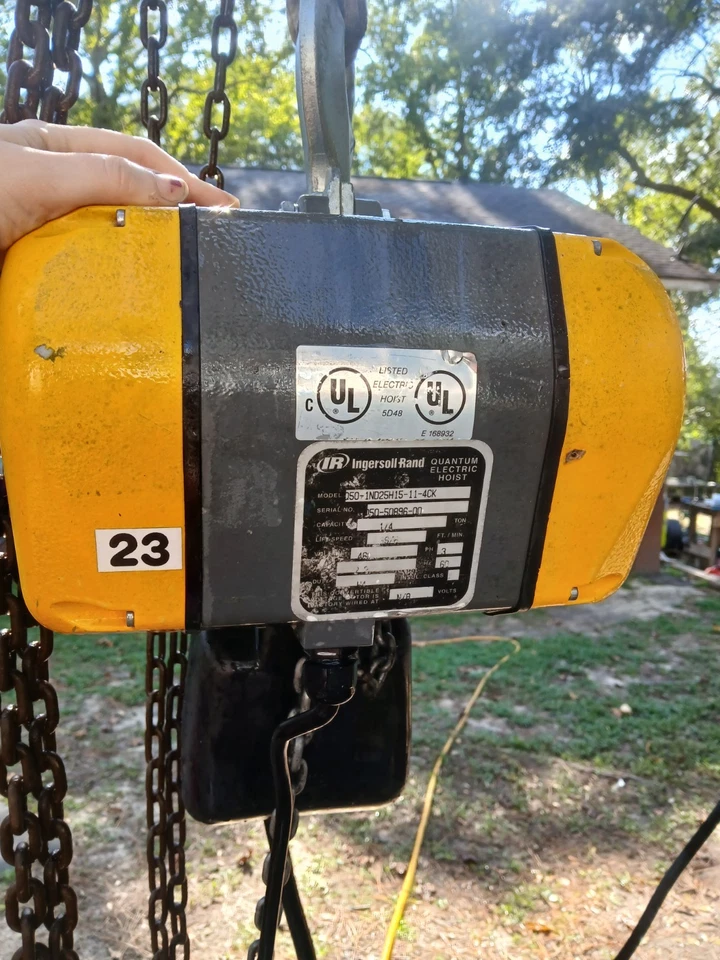 Inversion-Rand Quantum 1/4 Ton (250 kg) Electric Chain Hoist - Material Handling - Image 2 of 2