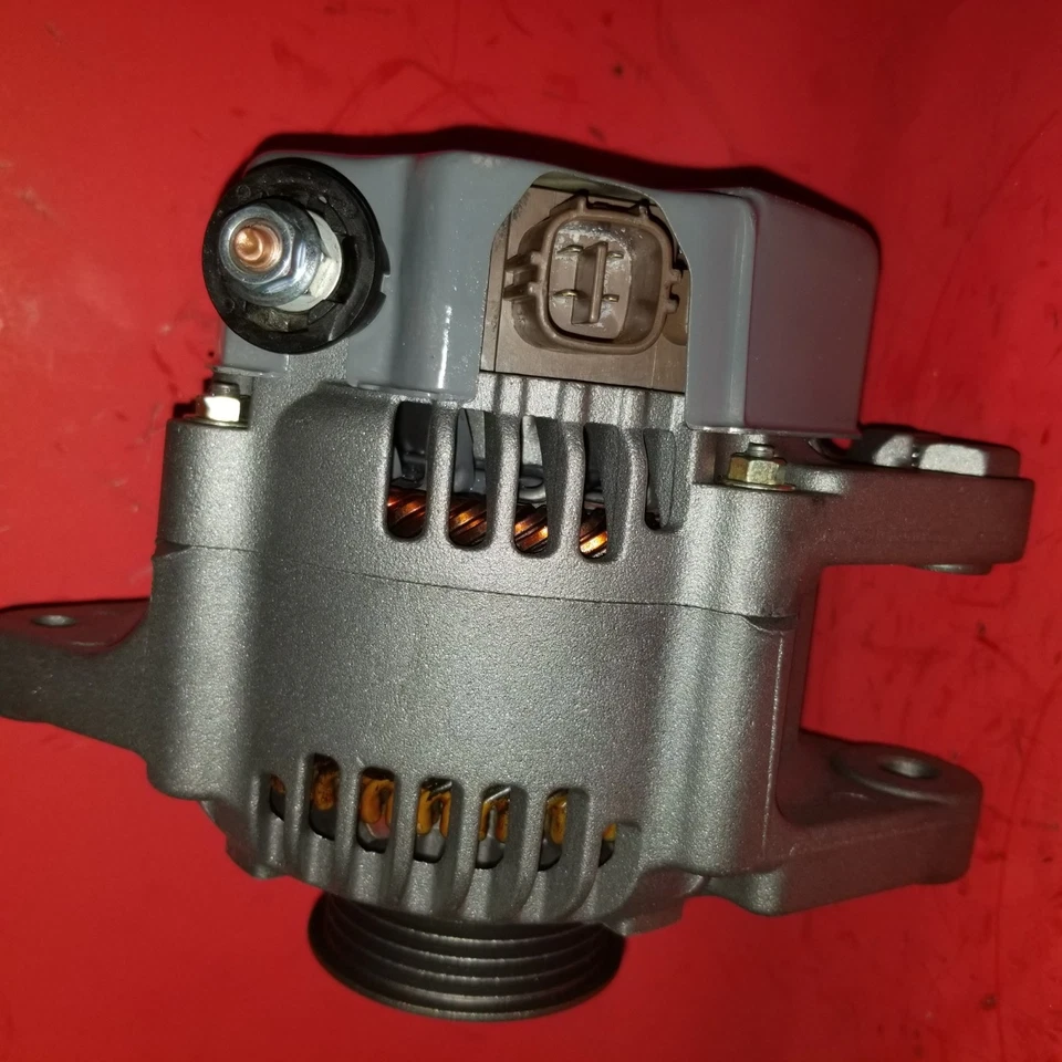 Alternador Toyota Yaris 2010 a 2013 motor L4/1,5L 80 amperios 1 año de garantía Foto 2 de 4