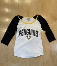 Pittsburgh Pengiuns Sequins Women’s tee shirt Size Small 3/4 Sleeve White Black