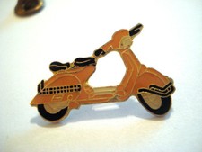 PINS RARE SCOOTEUR  YELLOW SCOOTEUR JAUNE VEHICULE MOTO MOBYLETTE