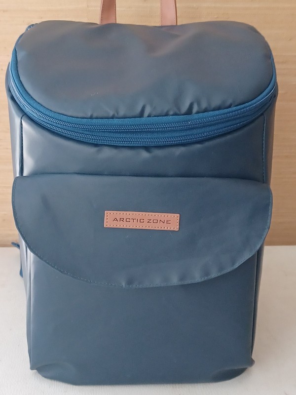 NWOT ARCTIC ZONE PORTABLE BACKPACK COOLER 12 CAN CAPACITY LEAKPROOF NAVY BLUE