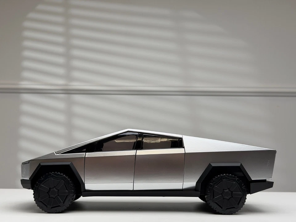 Tesla Cybertruck (Titanium) [Tesla] 1:18 scale - Image 2 of 4