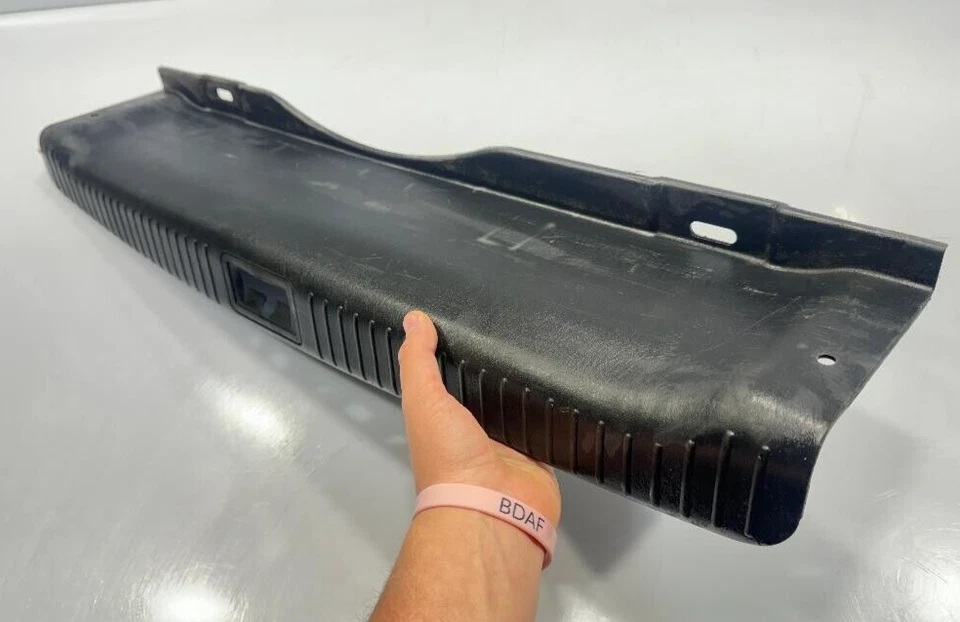 2001 - 2005 年 HYUNDAI SONATA 后轮闩锁装饰面板 P/N 85770-3D000 正品 原始设备制造商 — 第 3/4 张图片