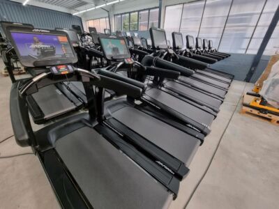 Life Fitness Laufband 95T Elevation Series mit Discover SE3HD Konsole!