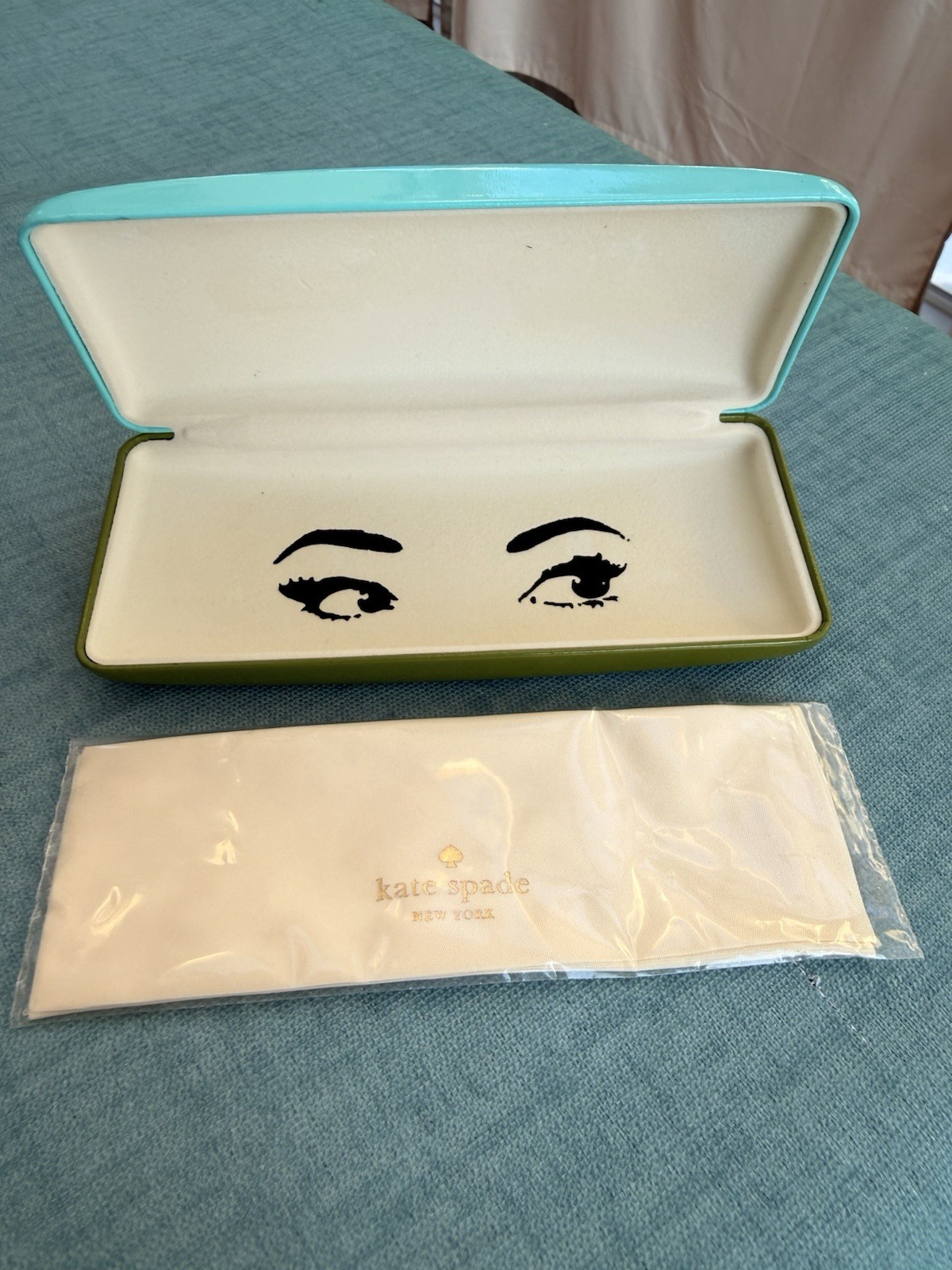 KATE SPADE, Green & Blue Turquoise Hard Shell Eye Glass Case And Cleaning Cloth thumbnail 2