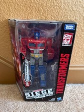 NEW OPTIMUS PRIME Hasbro Transformers Siege WFC-S11 - Voyager Class Action Fi