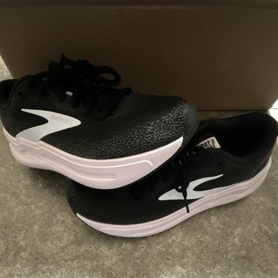Brooks Men s Low Top Running Sneakers Black/White Lace-Up Rubber Sole