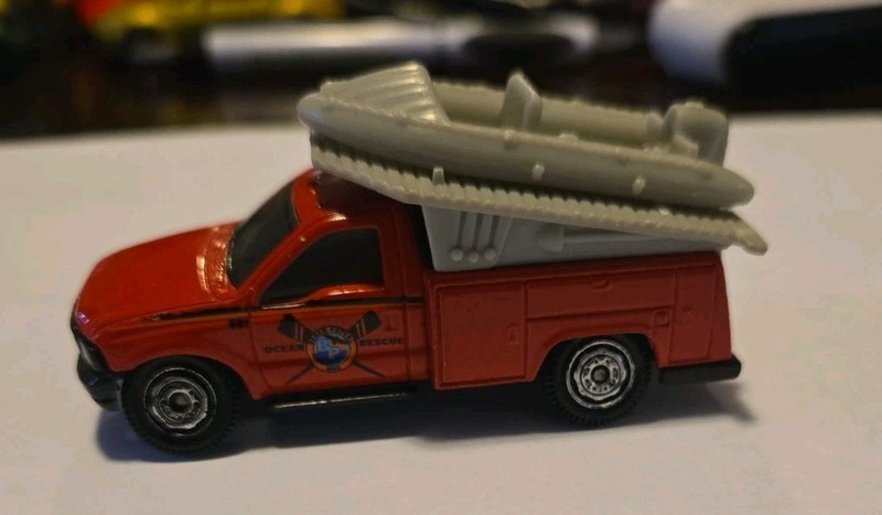 2000 MATCHBOX FORD F-SERIES OCEAN RESCUE RED 1:79 DIECAST 3" PICKUP TRUCK W RAFT