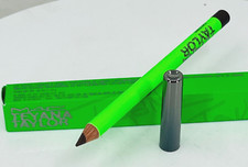 Lápiz labial Mac Teyana Taylor #castaño 0,04 oz/1,14 g lápiz labial (nuevo en caja)