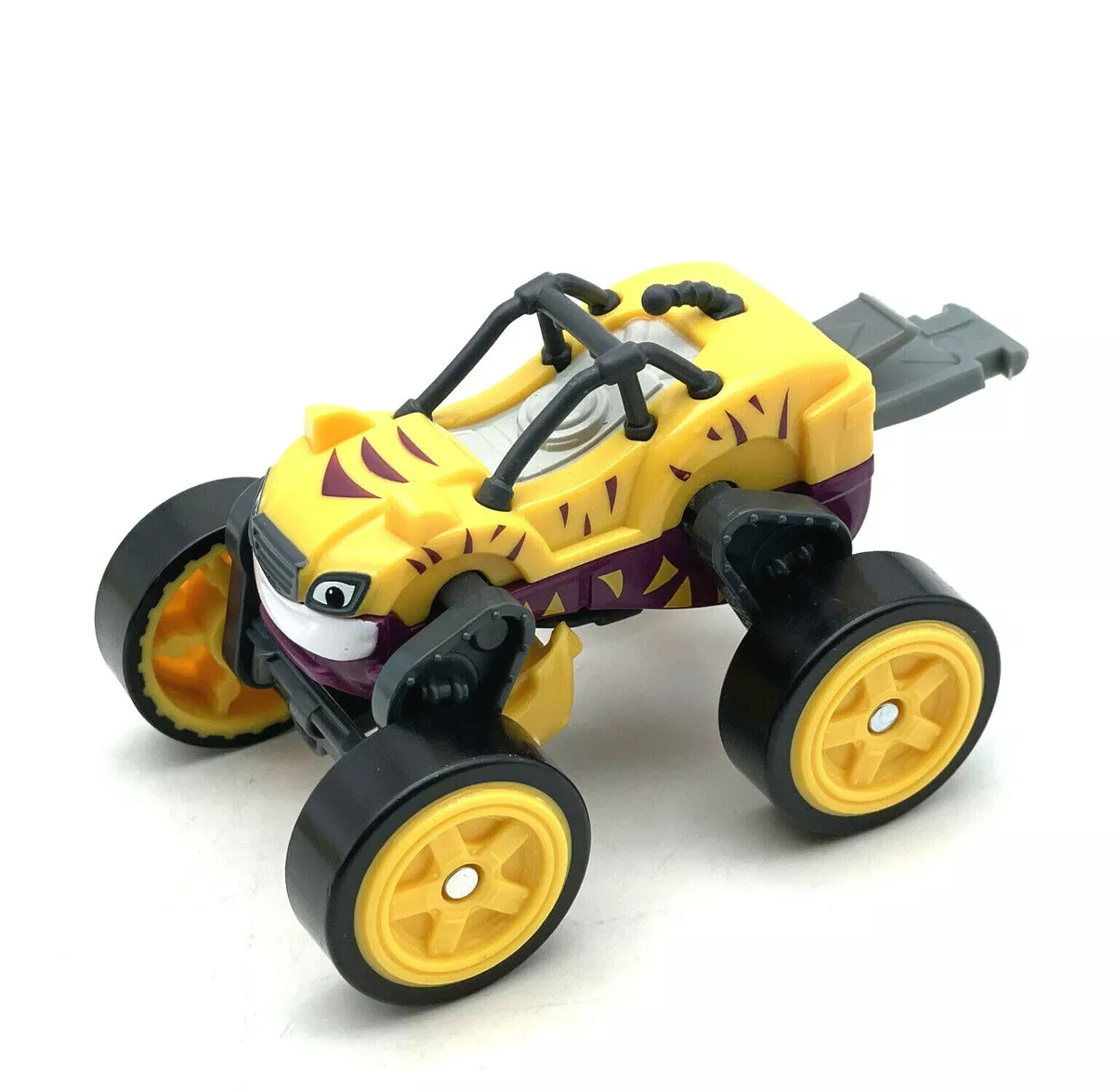 Stripes Blaze and the Monster Machines Flip Race 2 In 1 Truck Car Vehicle