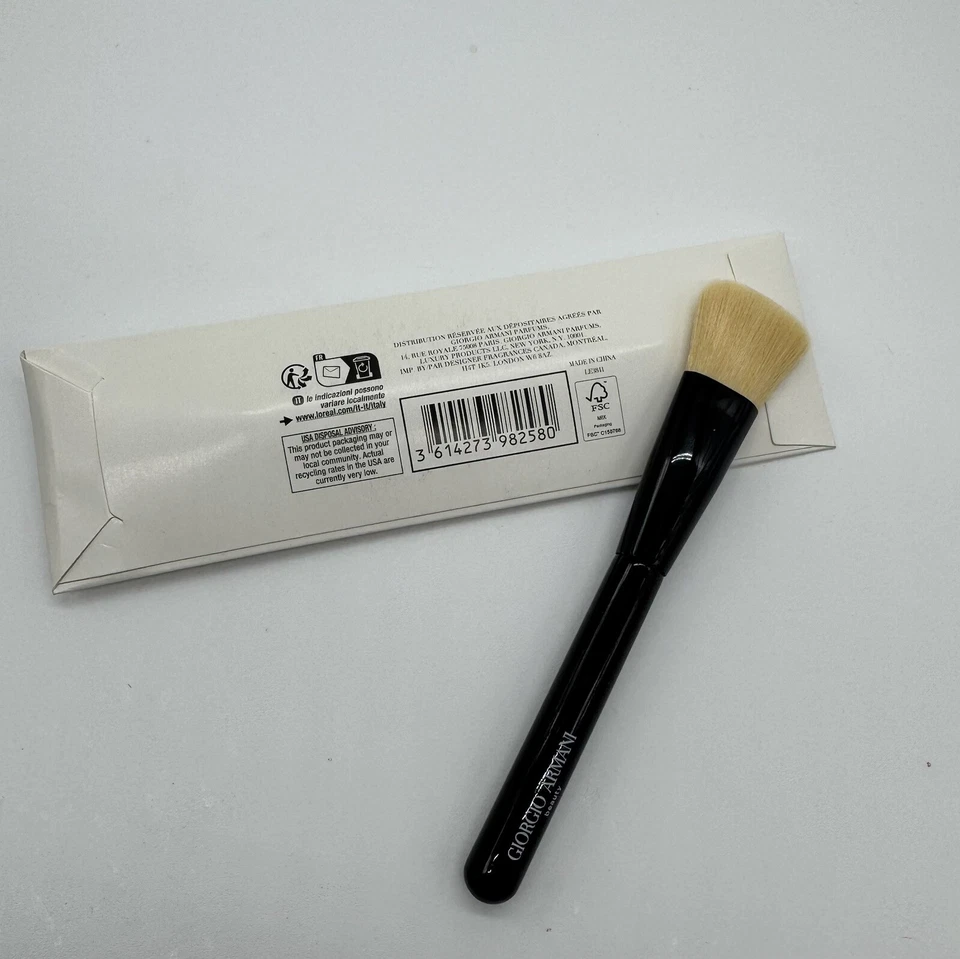 Giorgio Armani Beauty Mini Foundation Brush NEW IN BOX - Image 2 of 2