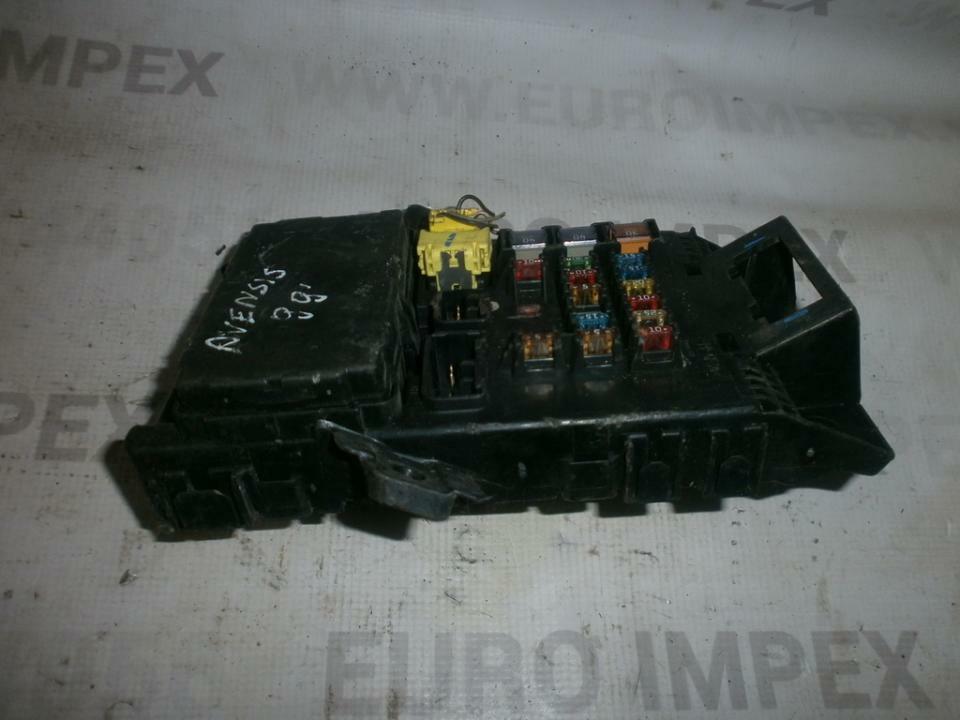 8273005020 Fuse box Toyota Avensis 1999 FR7545-94