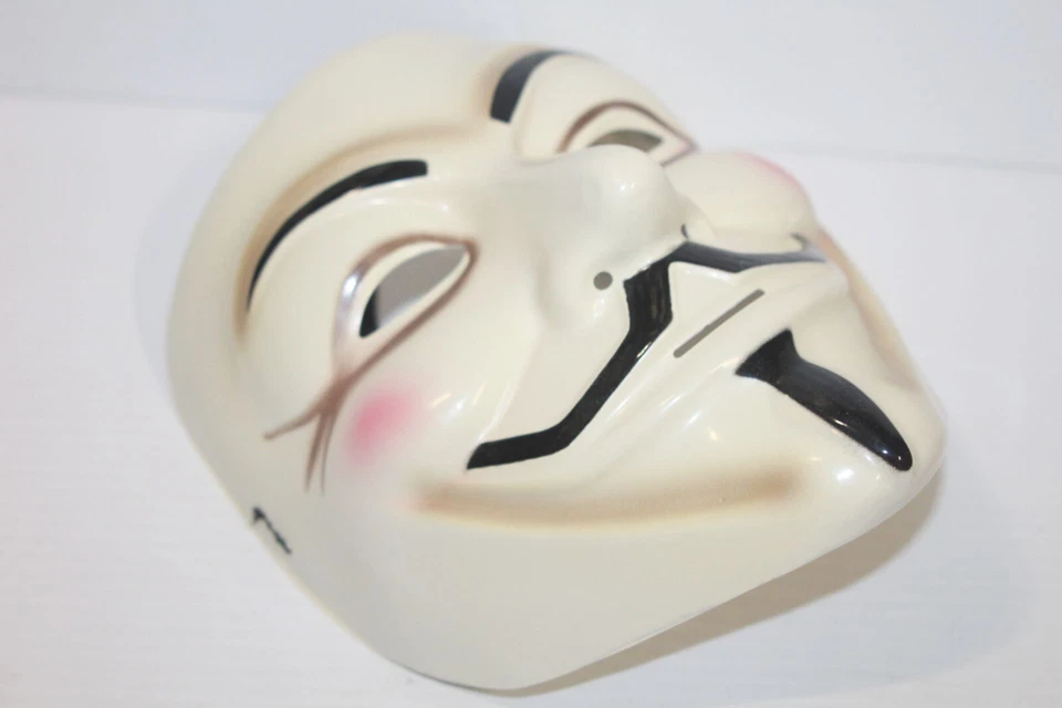 Официально лицензированная маска V for Vendetta Guy Fawkes — Halloween Anonymous DC WB - Изображение 3 из 4