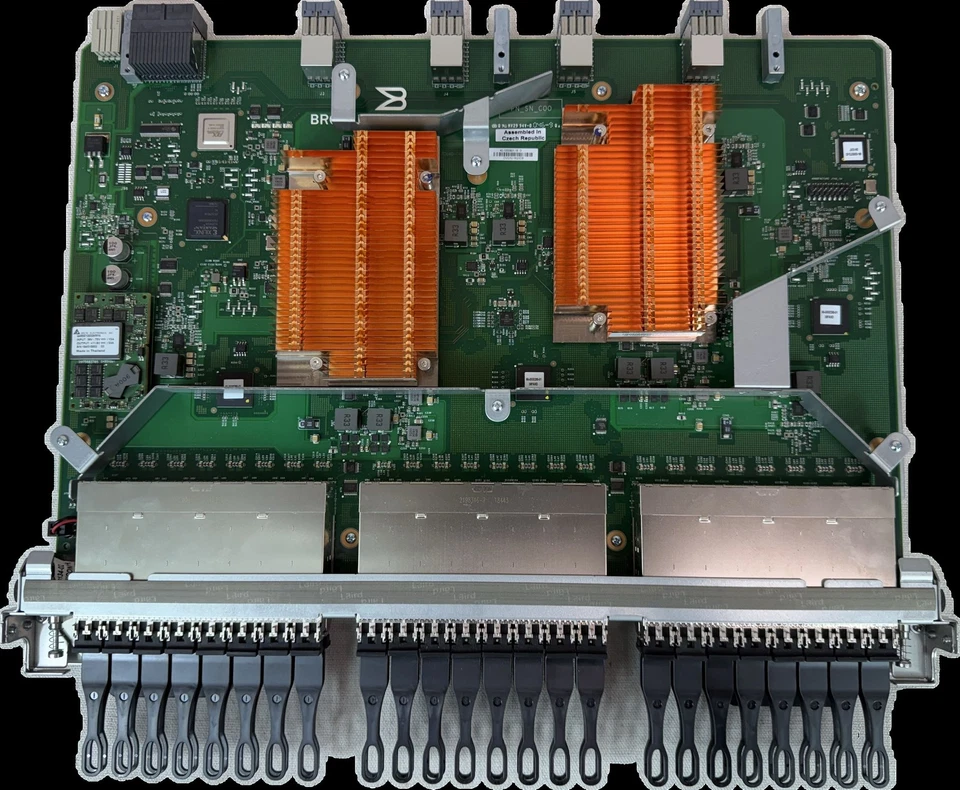 Brocade FC32-48 48-port blade for Brocade X6 / X7 | Includes 48 x 57-1000333-01 - Image 3 of 4