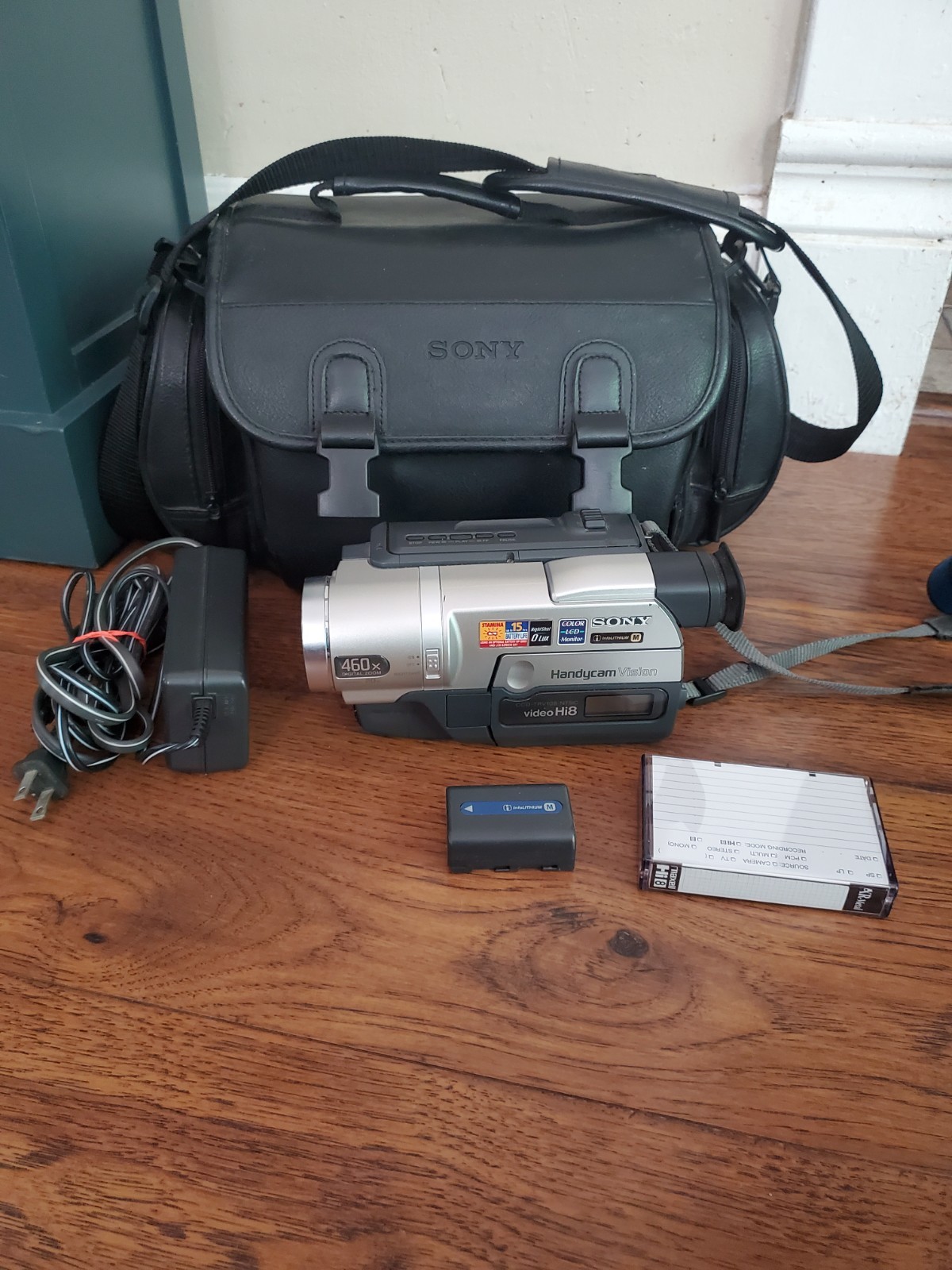 Sony CCD TRV-108 Hi8 Video Camcorder  Charger Battery Cassette & Case ~ Tested