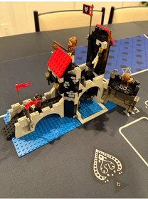 LEGO Castle: Wolfpack Tower (6075) Complete w/Instructions - free shipping!