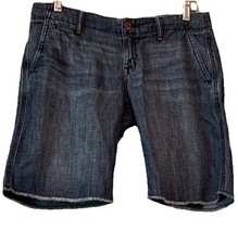 Vintage Gap Bermuda Shorts Size 25 Waist Jean Shorts Raw Hem Medium Wash E647