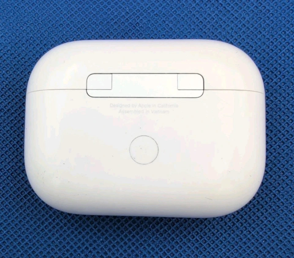 Authentic Apple AirPods Pro 2 USB-C Charging Case A2968 CASE ONLY