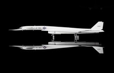 SQ Wings U.S Air Force (USAF) North American XB-70 Valkyrie 1:200 Scale Combat