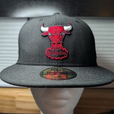 NBA New Era 59 Fifty Fitted Sz 7 Chicago Bulls Windy City Black & Red Hat