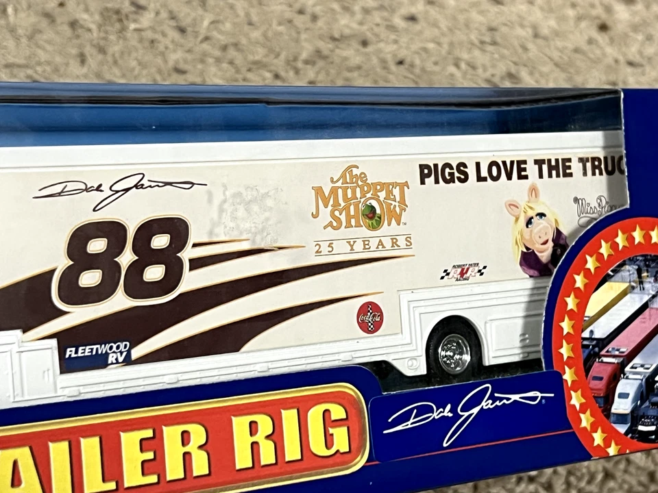 Plataforma de remolque Winners Circle Dale Jarrett 2002 UPS #88 Muppets  Foto 2 de 4