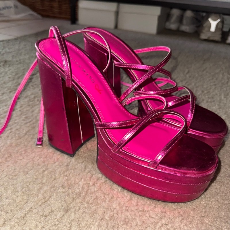 Azalea Wang Marky Ankle Strap Platform Sandals in metallic pink Size 9