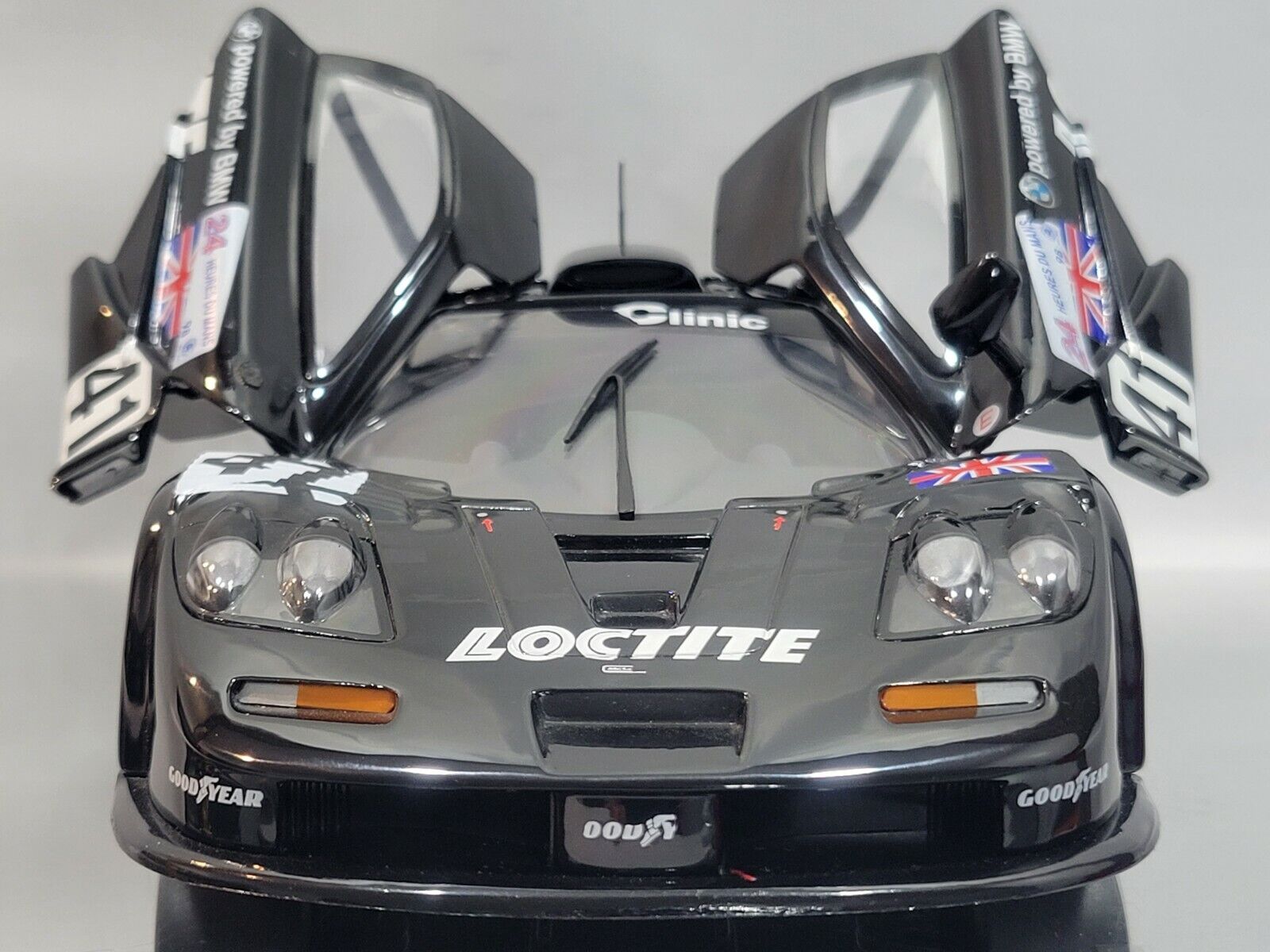 1:18 UT MODELS MCLAREN F1 GTR LONG TAIL LOCTITE DIECAST MODEL CAR