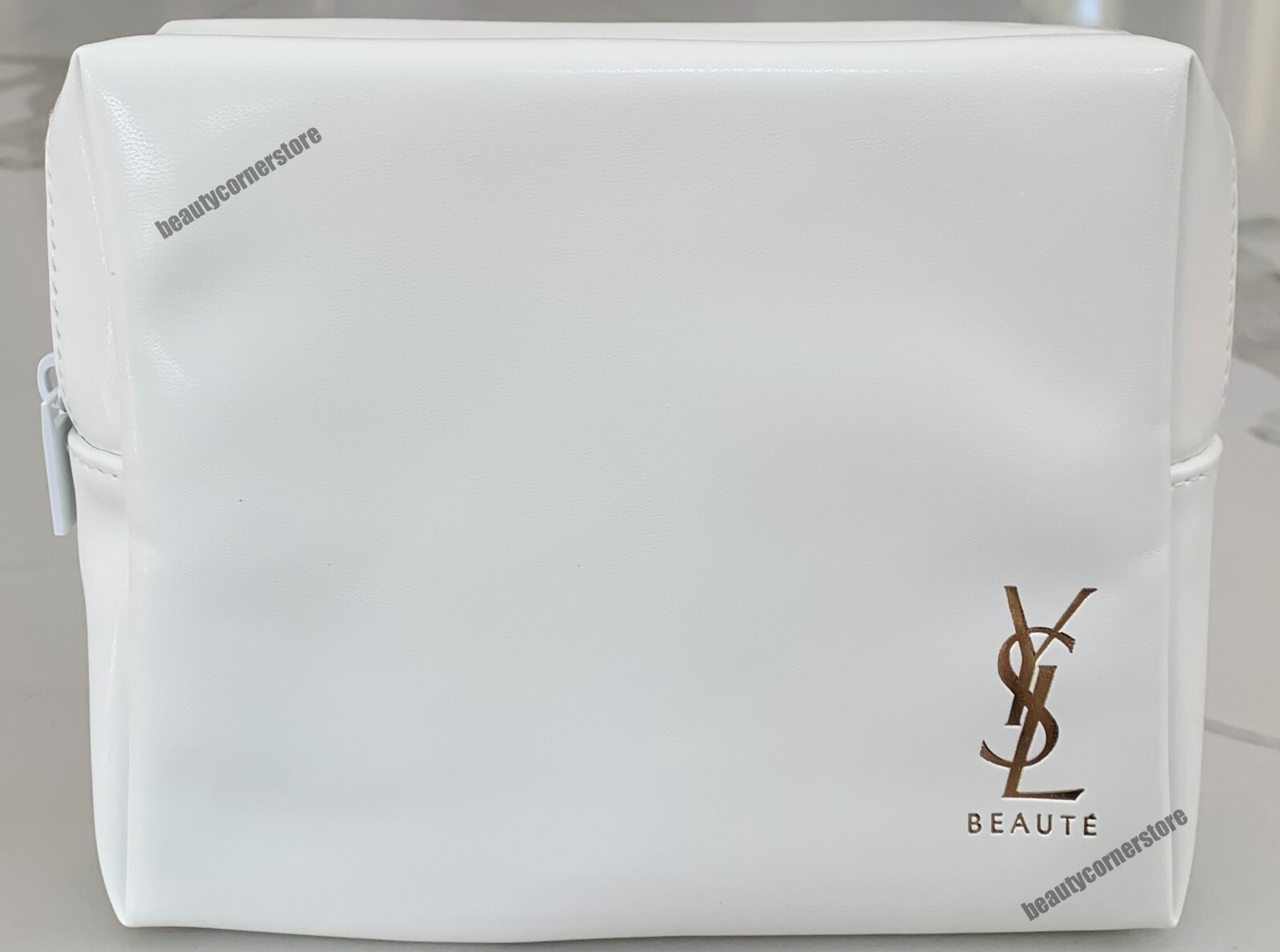 Borsa da toilette Yves Saint Laurent YSL Beaute Pouch bianca ecopelle nuova