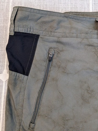 REI Co-Op Cycle Mountain Biking Shorts Mens Size XL Green Gray Lined Padded - Picture 7 of 23