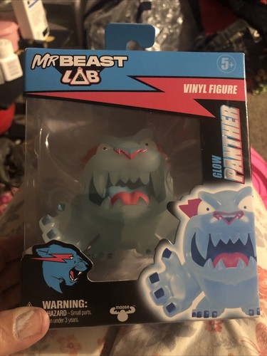 MR BEAST Lab GLOW PANTHER Vinyl Figure 3.5" Glow In The Dark - 第 1/3 張圖片