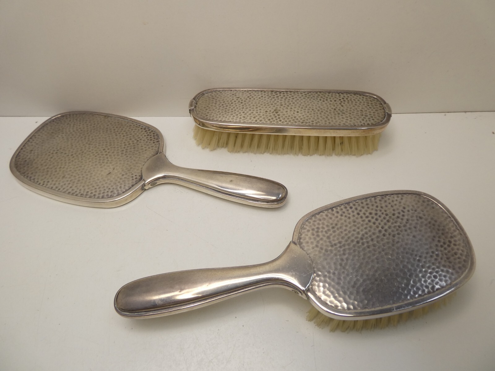 VINTAGE VANITY BRUSH MIRROR DRESSING SET EPNS SILVER PLATED HAMMERED FINISH-image