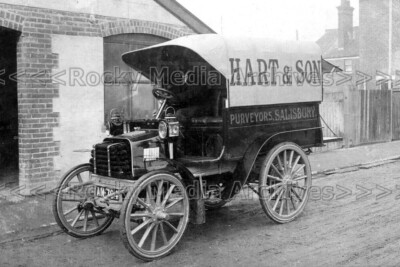 hjj-10 Daimler Light Van, Hart and Son Purveyors, Salisbury 1900. Photo