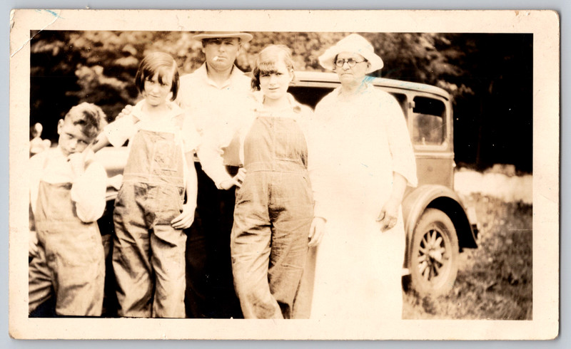 Photograph Family Old Car Children In Overalls Hats 1928 Willys Knight?