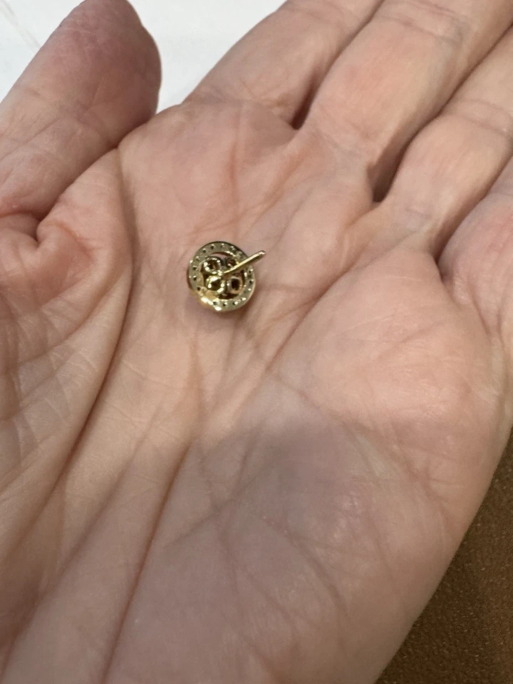 Aretes con racimo de diamantes de coñac/chocolate de 14 k YG con halo de diamantes blancos Foto 4 de 4