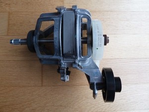 Motor für Bosch WTW 875 WO Wärmepumpentrockner + Riemen / Bosch Serie 8