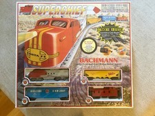 Bachmann SuperChief HO Scale Electric Train Set Santa Fe
