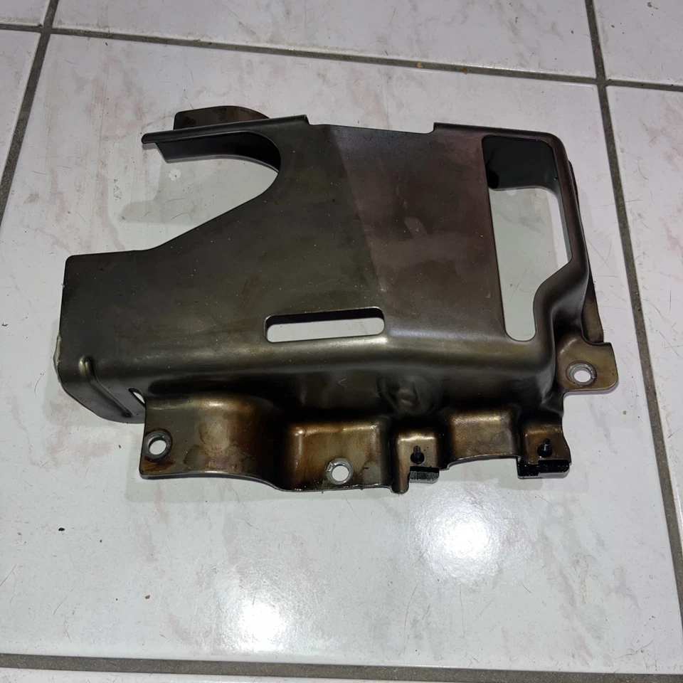 Bandeja cortavientos Impreza/Legacy/WRX/WRX STi/Outback/Forester 04-21 10915AA010 Foto 3 de 4