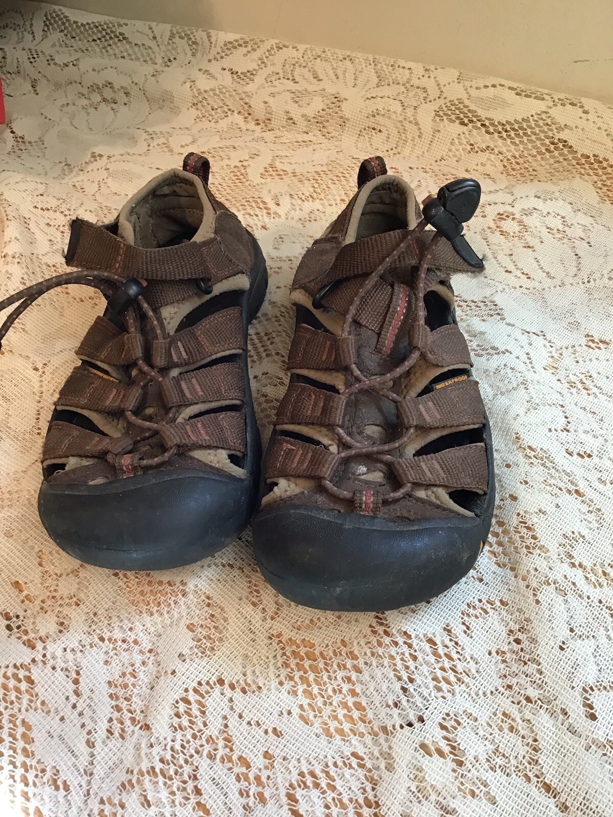 Sandali marroni Keen TAGLIA 2 IMPERMEABILI slip on Cravatta elastica Escursionismo estivo