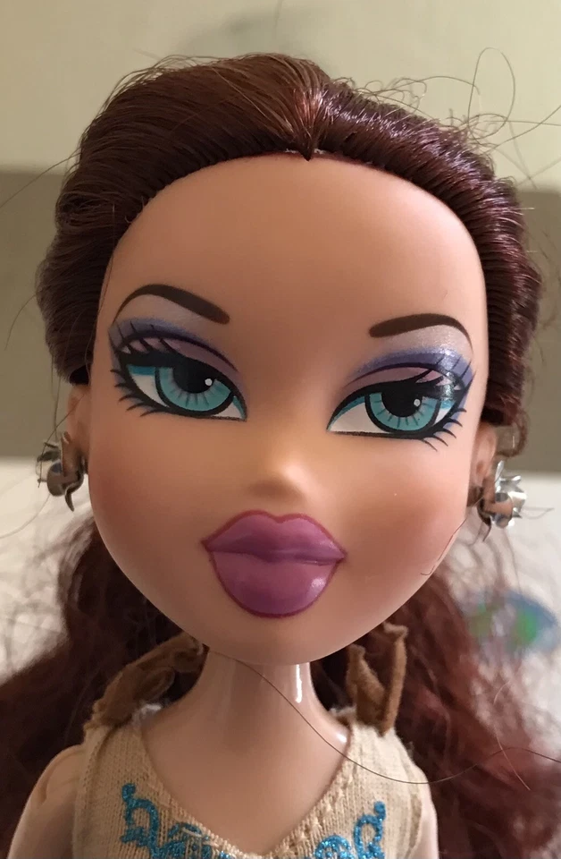 MUÑECA BRATZ, 10” DANA con TRAJE BRATZ, OJOS AGUAMARINA, PELO LARGO CASTAÑO ROJIZO, 2005! Foto 2 de 4