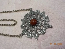 MARK HEISTER PEWTER ZODIAC CALENDAR PENDANT W/REDDISH BROWN CABOCHON CENTER 1975