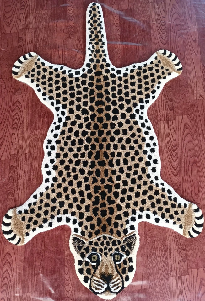 Tapis imprimé léopard en fausse fourrure en forme de peau d'animal touffu tap... - Photo 1/4