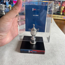 Réplica de metal de trofeo de campeonato de golf abierto de Estados Unidos trofeo alto de 8 cm y vitrina