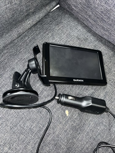 Garmin Nuvi 2595LMT 5” Touchscreen GPS Navigation w/ Car Charger & Mount Bundle