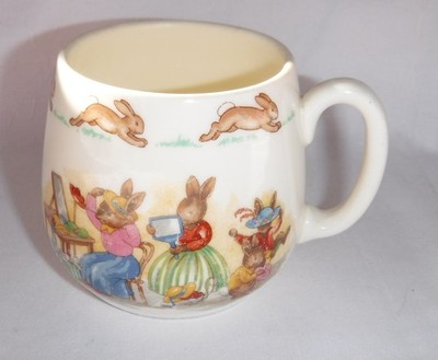 Royal Doulton Bunnykins Tasse Trying on Hats gebraucht 1968-75