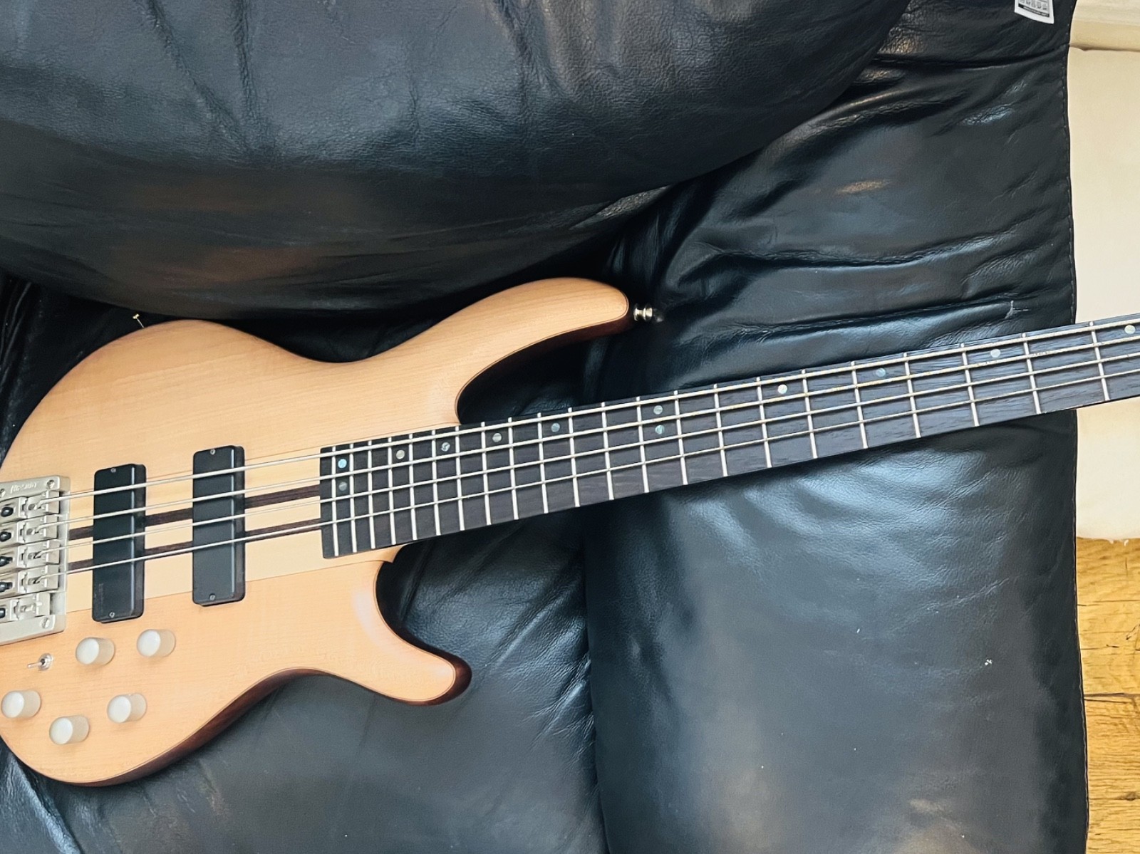 Cort Artisan A5 Plus 5-String Bass FMMH maple