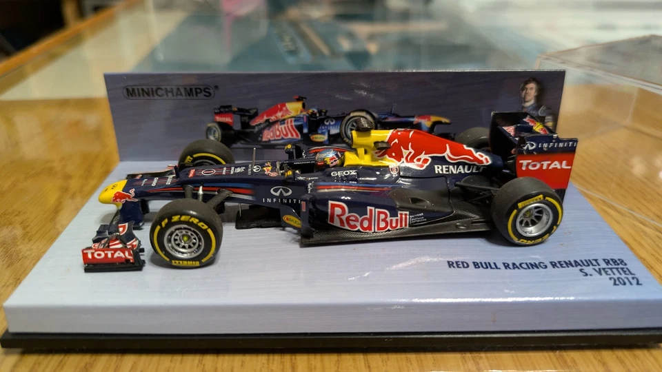 RedBull RB8 VETTEL Winner Bahrain GP 2012 World Champion 1/43 F1 Minichamps - Immagine 4 di 4