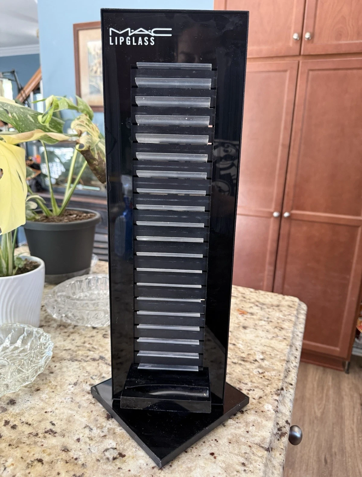 M·A·C Lipglass Storage Makeup Organizer Cosmetic Display Stand Black Plastic
Opens in a new window o