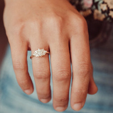 18 Karat Weißgold 1,50 kt Marquise-Schliff IGI Lab Grown Diamant Verlobungsring