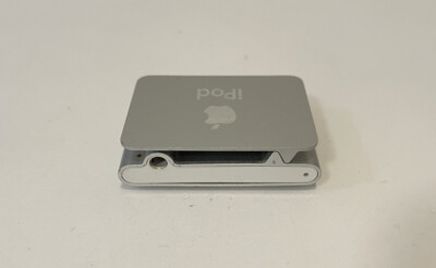 Apple iPod shuffle 2nd Generation Silver (1 GB) Works Great