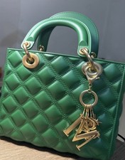 Borsa a mano donna verde trapuntata pelle sintetica finiture oro manico charm